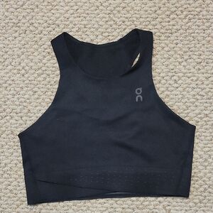 ON Running Race Crop Top. Size Medium. Black